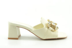 Tosca Blu slippers hak creme leer/steentjes