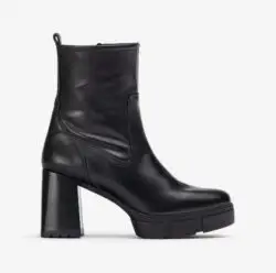 Unisa enkellaarzen hak zwart leer