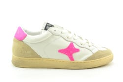 AMA Brand witte sneakers met fluor roze