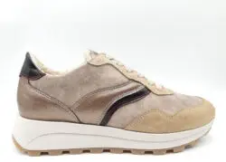 DL Sport beige suede sneakers met lak
