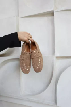 Babouche Babouche bruin suede moacasins met studs